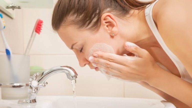 Acne Rosacea Skin Care Products and Routine